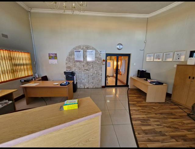 400M² OFFICE TO LET IN BARDENE